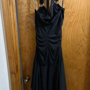 BlackSleeveless Midi Dress